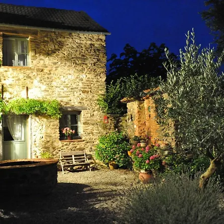 D'hotes Le Puits D'amour Bed and Breakfast 3*